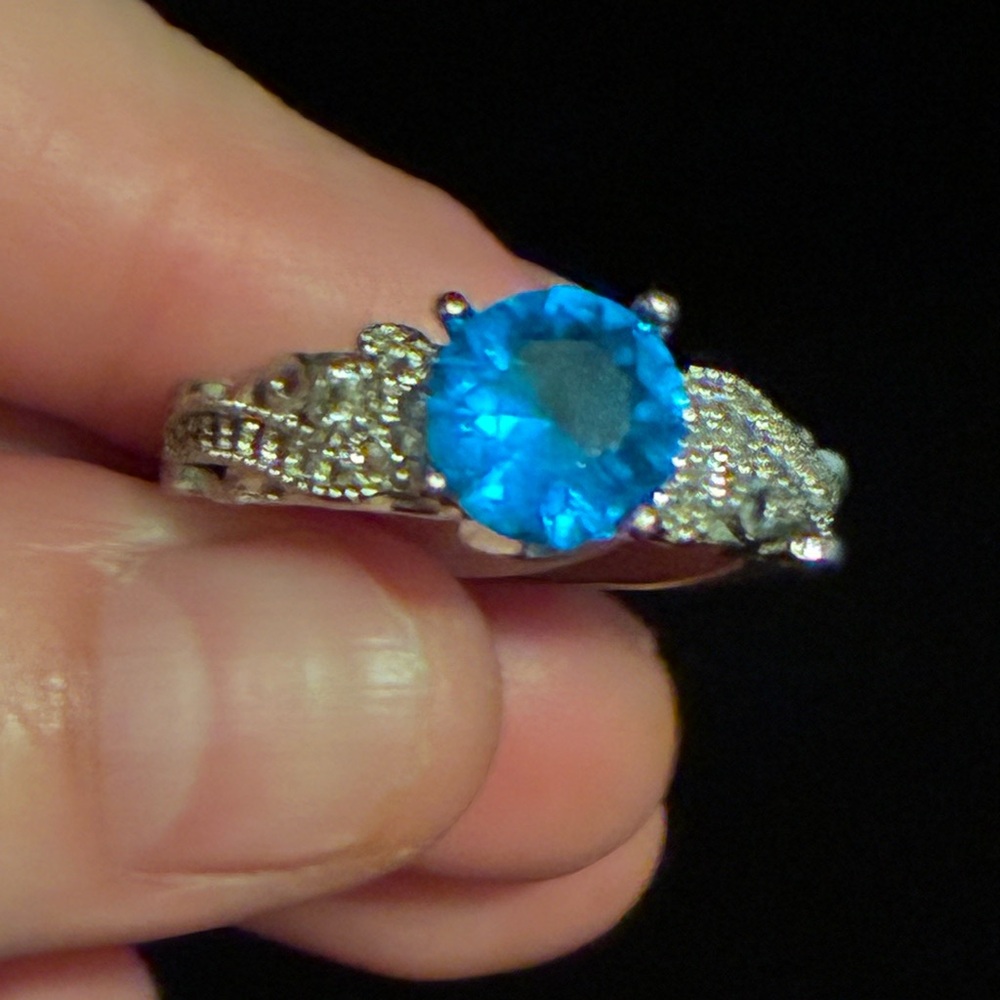 Elegant Blue Gemstone Silver Ring - Picture 3 of 15